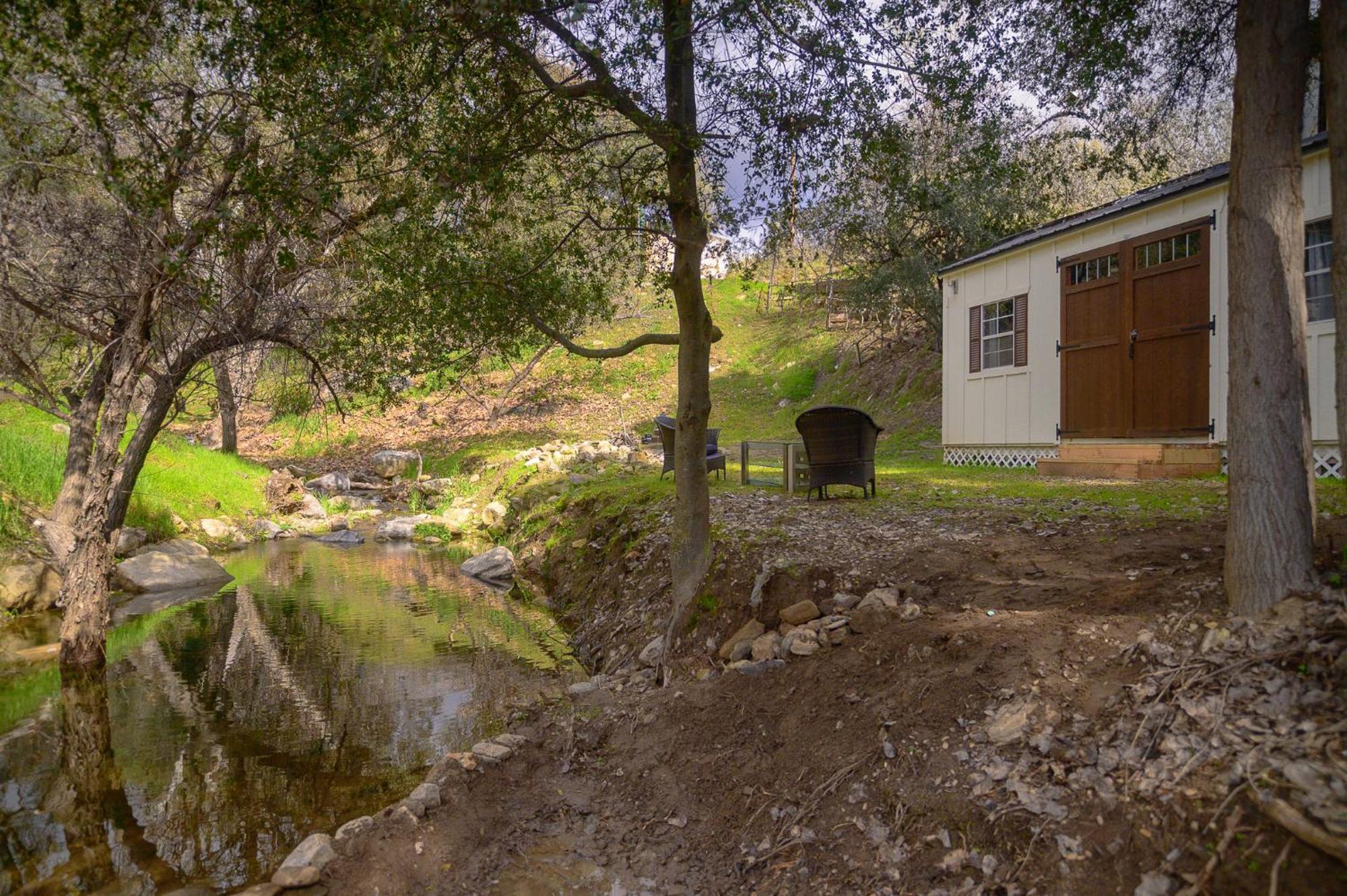 Genas's Sierra & Restaurant