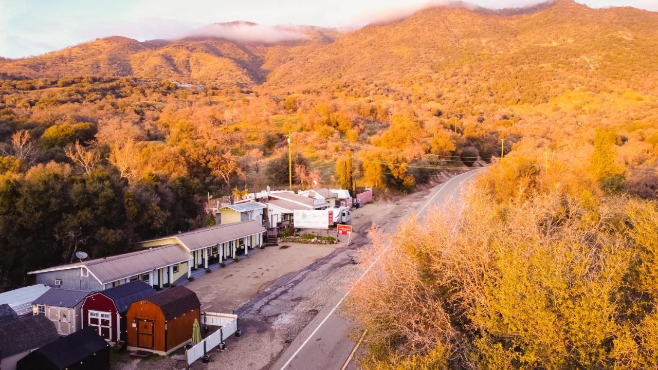 Genas's Sierra & Restaurant 2*