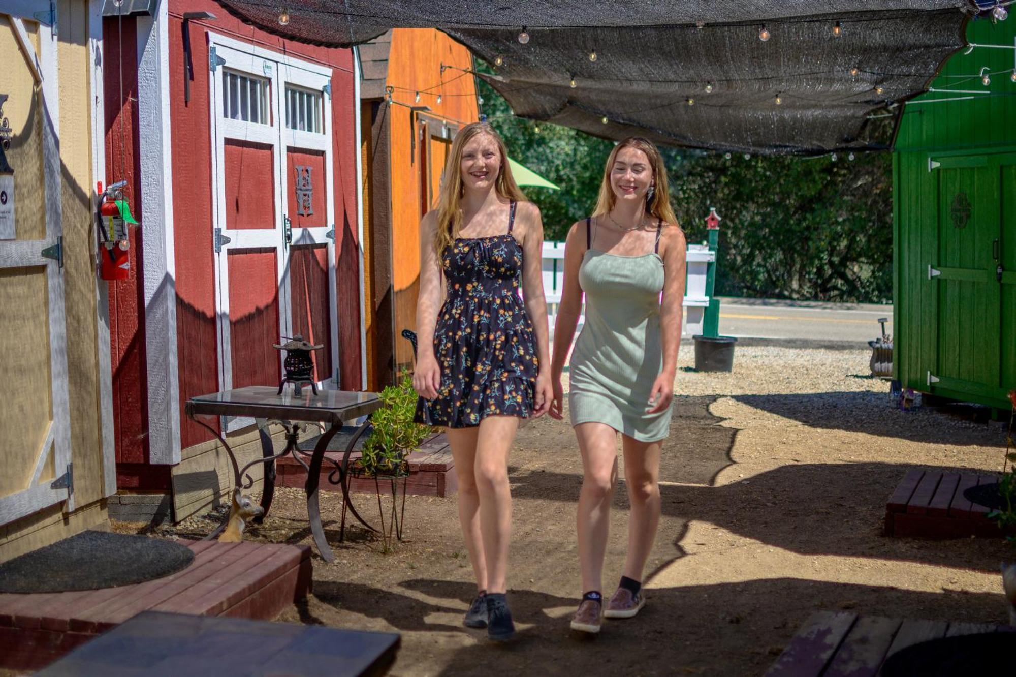 Genas's Sierra & Restaurant Inn 2*