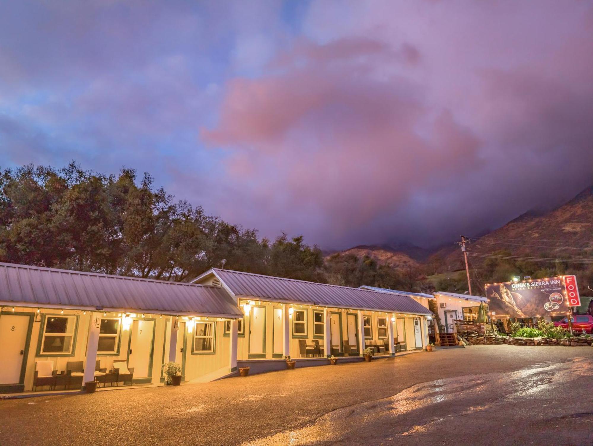 Genas's Sierra & Restaurant Inn 2*